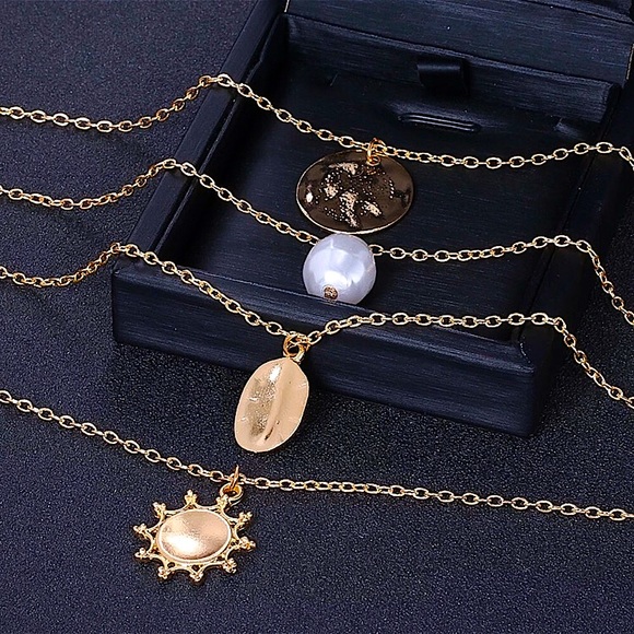 ⚜️[𝟯/$𝟮𝟴]⚜️4 Layered Gold Statement Choker NEW - Picture 5 of 9